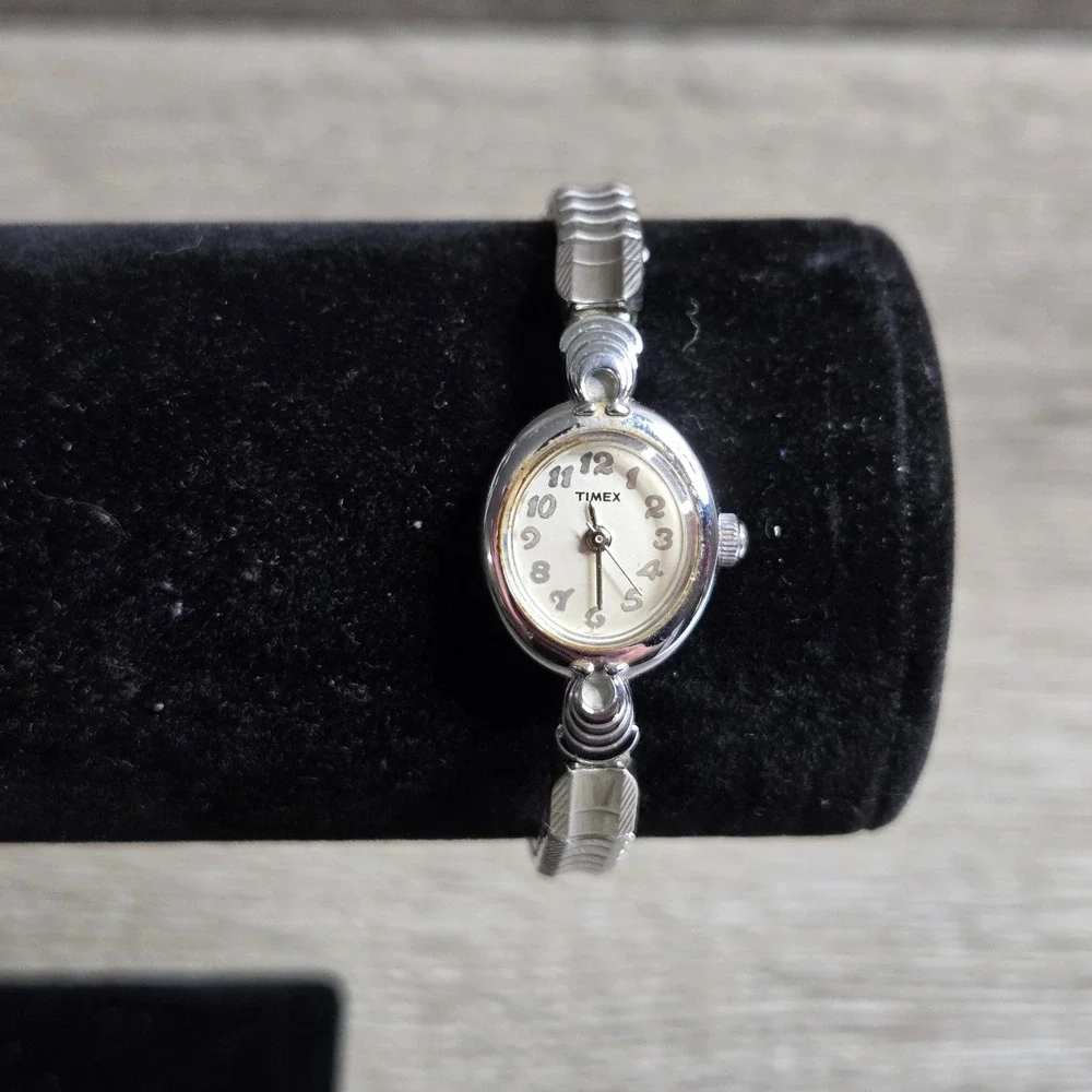 Timex Womens Vintage Silver Tone Oval‎ Face Expansion Band Watch J5 Quartz Parts